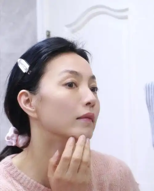 50岁还美如少女这位冻龄妈妈都做对了什么