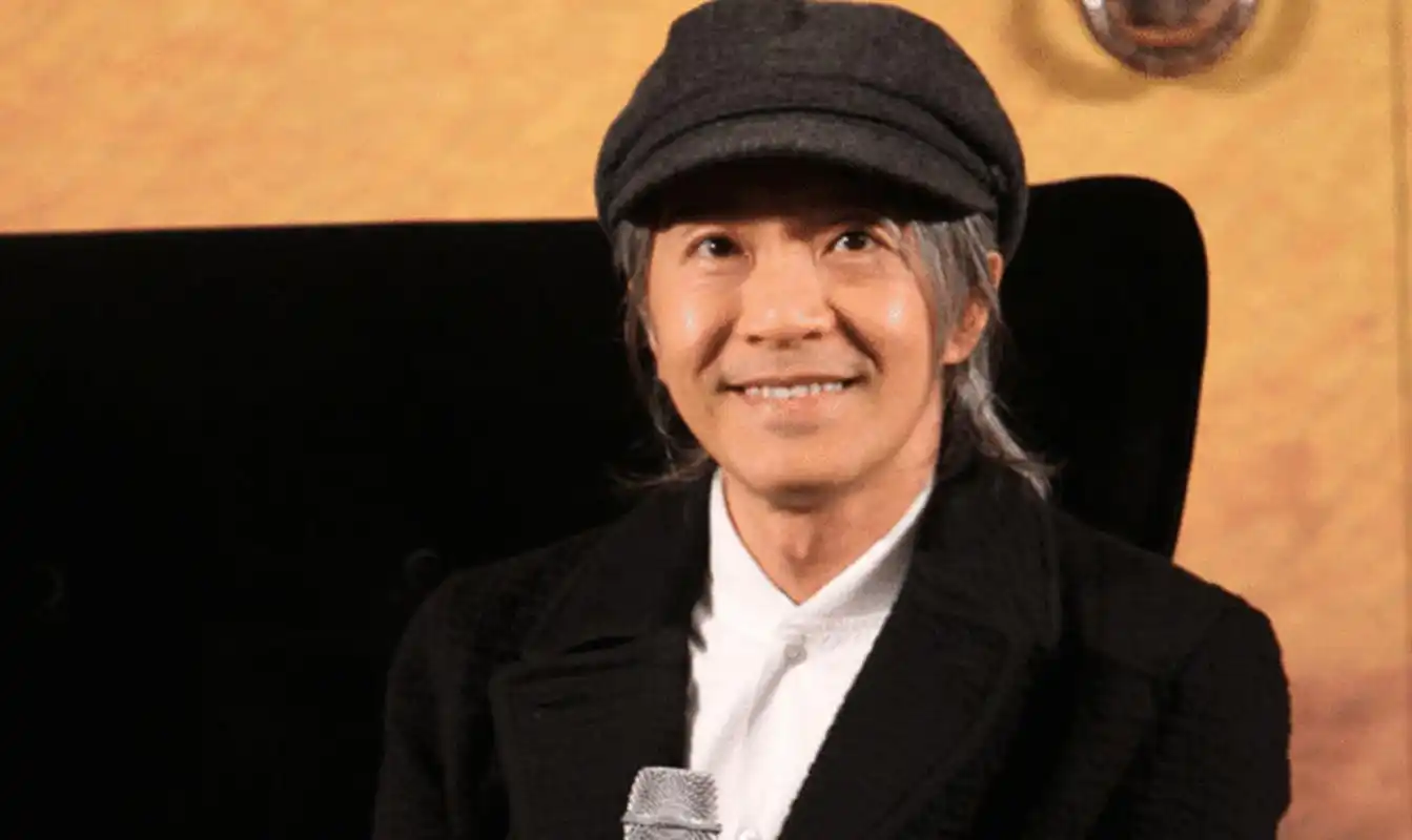 周星驰还说出了招聘要求,只要是年轻貌美身材标致,天资聪敏体