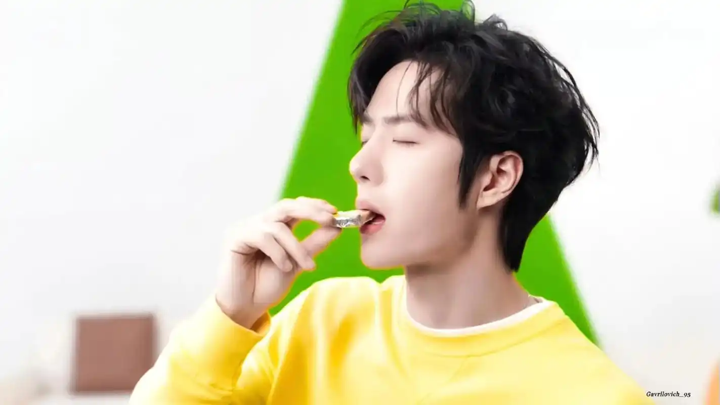 王一博你觉得吃奶酪美味,我却觉得你更加美味#王一博 #百香果