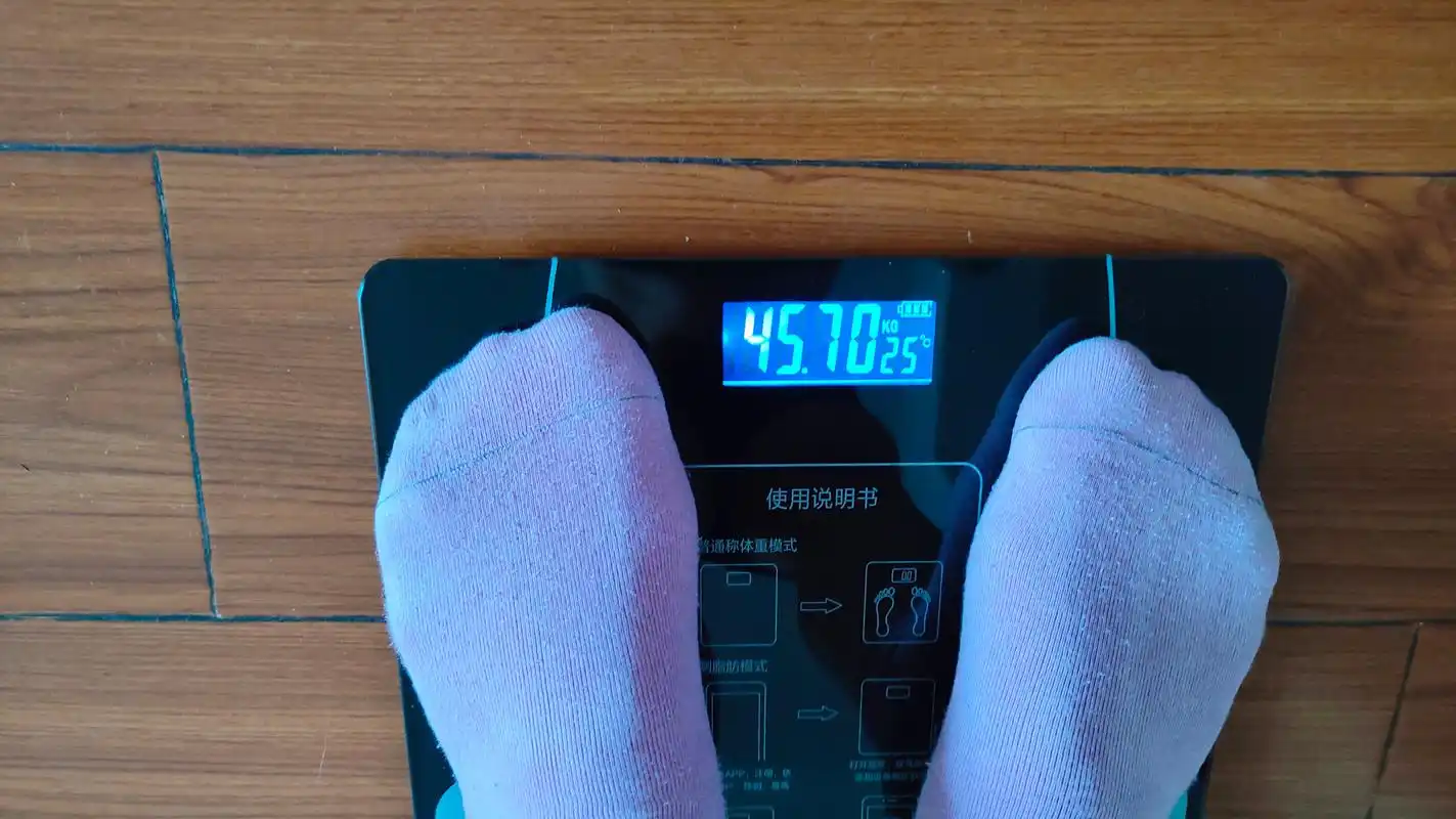 今天早上起来称了一下体重90斤, 挑战30天瘦10斤! 目标体重是80斤.