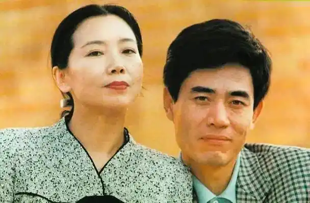 但让陈宝国没想的是,儿子陈月末兜兜转转还是走上了演员这条路.