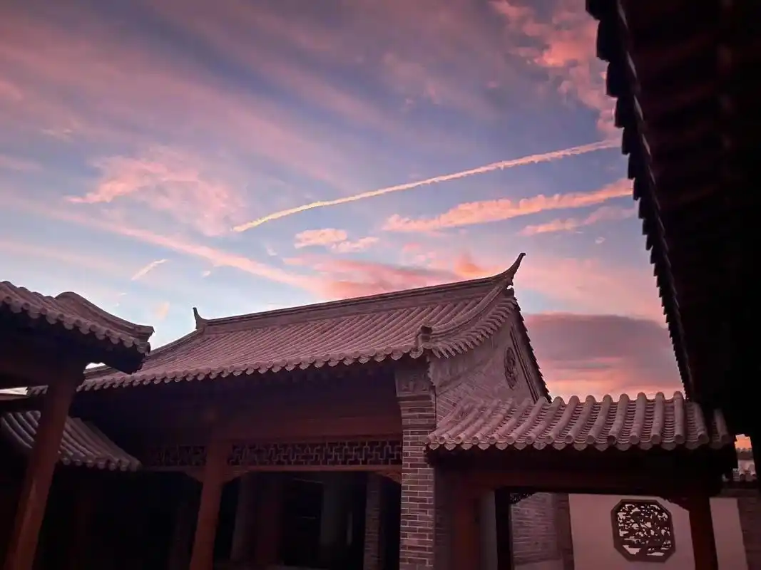 夕阳下的中式院子!#传承古代文化欣赏中国历史 #传承弘扬中国 - 抖音