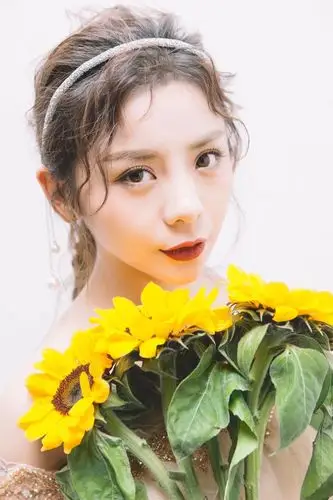 金玟岐跨年夜深情献唱《岁月神偷》,万人大合唱一起告别2017