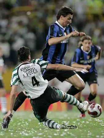 图文热身里斯本竞技00国际米兰伊布带球过人