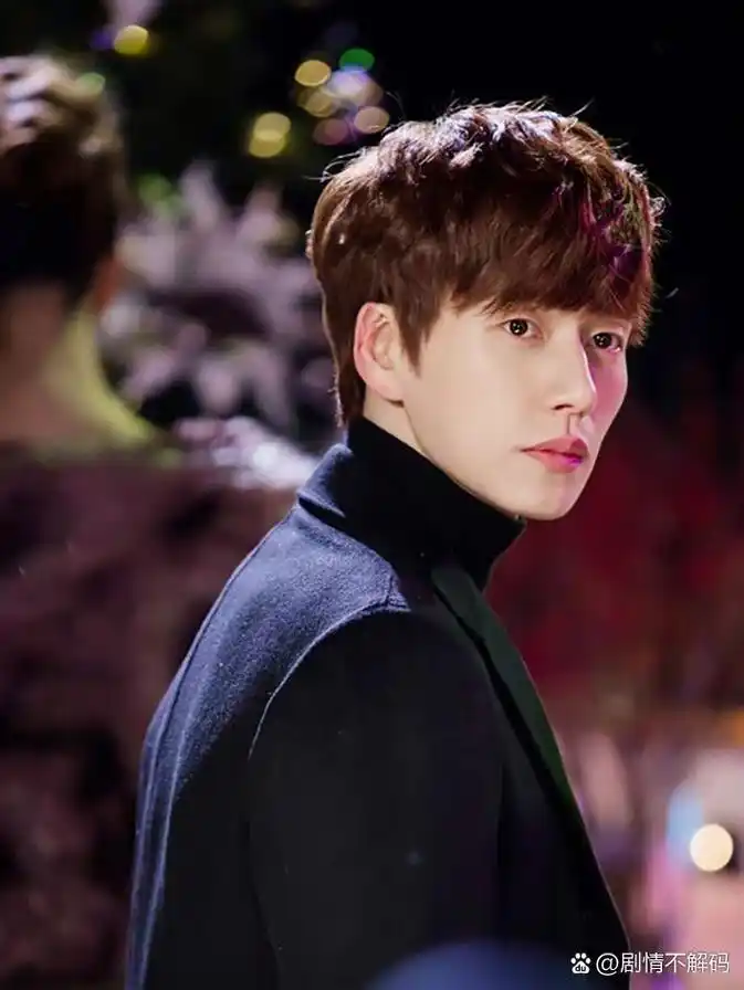 《来自星星的你》演员表 《来自星星的你》是一部爱情科幻喜剧,由