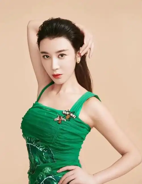 侍宣如高清淡雅时尚写真,优雅迷人!__财经头条