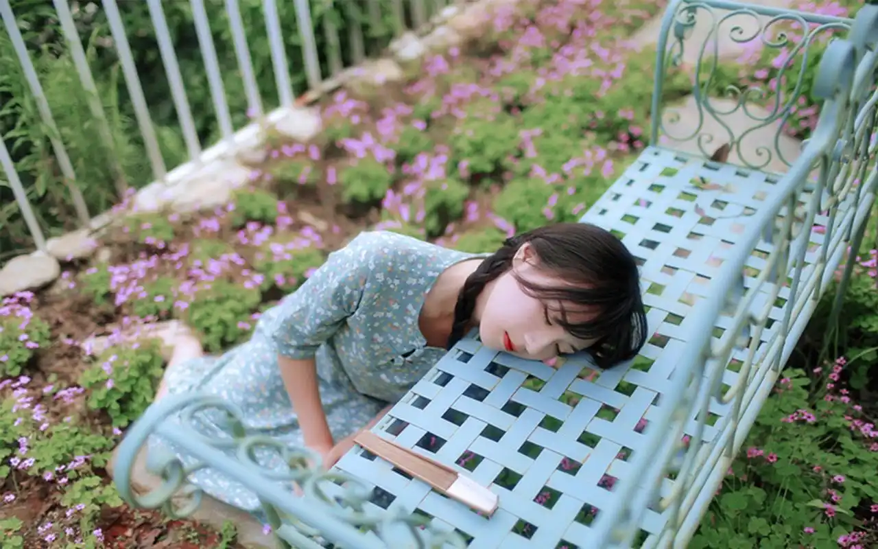 清纯小清新美女图片桌面壁纸