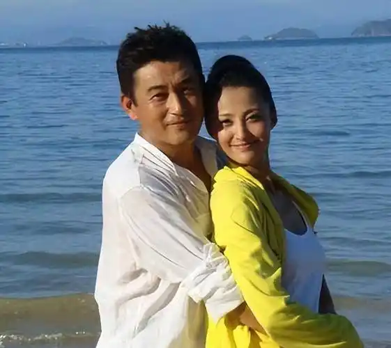 那年2004年,王志飞被小16岁的张歆艺吸引,回家就要和妻子分手_李健