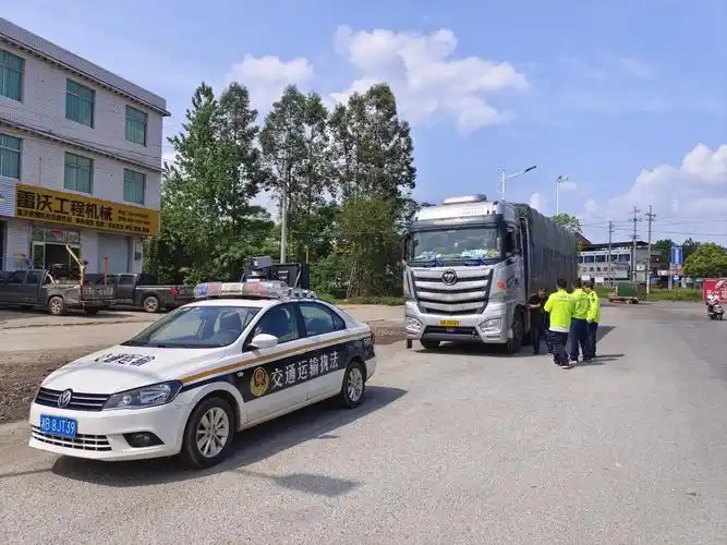 攸县交通执法大队严查违法运输危险货物车辆