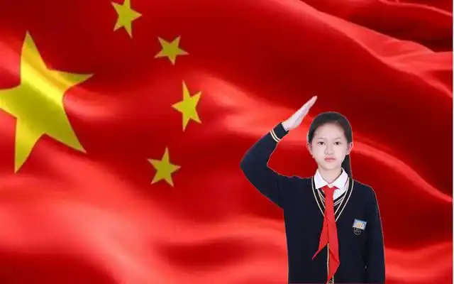 广小2015级14班学子们向国旗敬礼,致敬亲爱的祖国