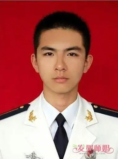 男生发型 男生短发 >> 高中男生适合剃的寸头帅到极致 韩国男学生剃