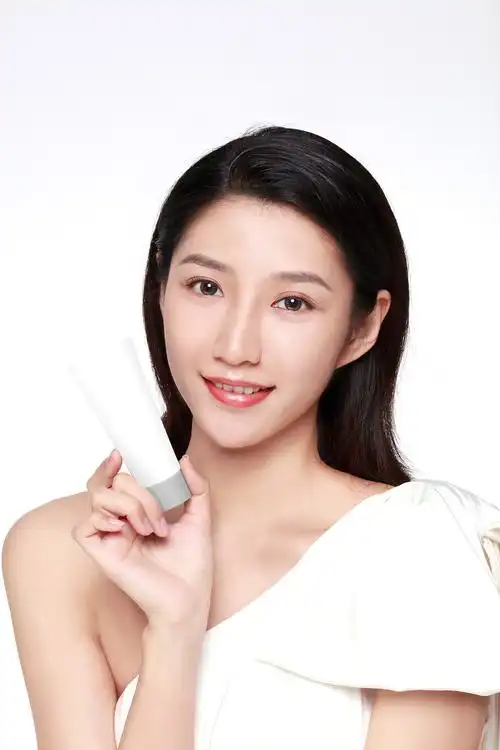 护肤美妆化妆品产品模特使用前后对比效果图白底图