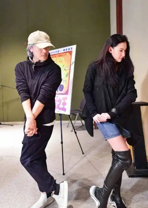 时隔20年再合作,周星驰张柏芝重现经典动作,温馨拥抱感慨万千_黄圣依