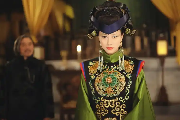 由郭靖宇,巨兴茂共同执导,岳丽娜,于毅领衔主演的民国年代剧《娘道》