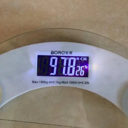 上半年比较累瘦到97斤,实习回家之后由于我不停的吃吃吃,吃到不敢上称