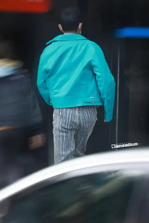 罗晋天下长河##罗晋旷野之境#背影总是很简单简单是一种风景