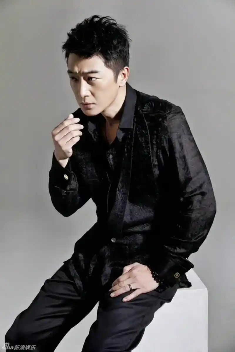 有魅力的大叔00,40多岁的邵峰,不管多老峰哥气质依旧好!即 - 抖音