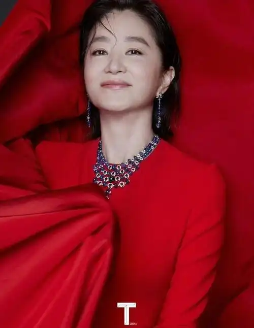 林青霞,让不少年轻一辈也对对这位影坛传奇的故事充满好奇,她近期受邀