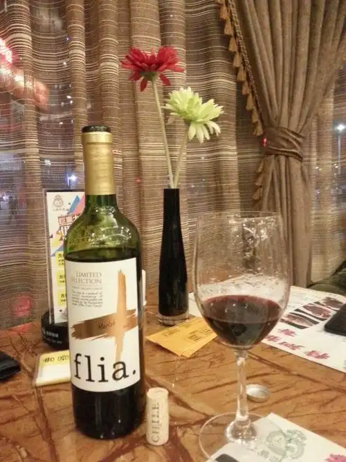 喝红酒吃什么下酒菜食物和葡萄酒的搭配主要是根