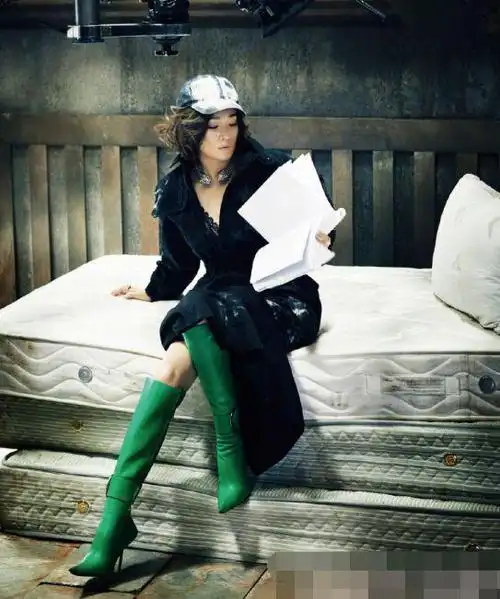 巩俐早年街拍照曝光扎马尾女团范十足网友甩流量小花几条街