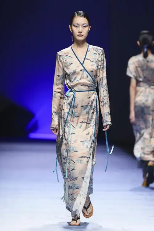 品牌介绍 荷木hemu 品牌:荷木hemu 於2010年缘起於中国上海, 以东方