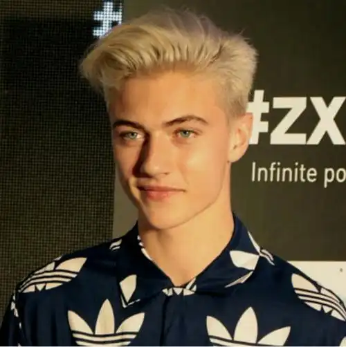 lucky blue smith 欧美 男头