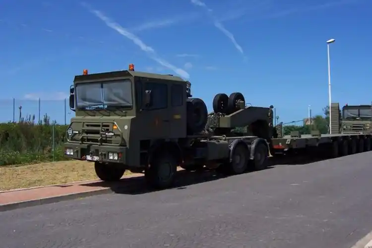 she军用k15 100重型运输车 西班牙丑萌丑萌的大家伙