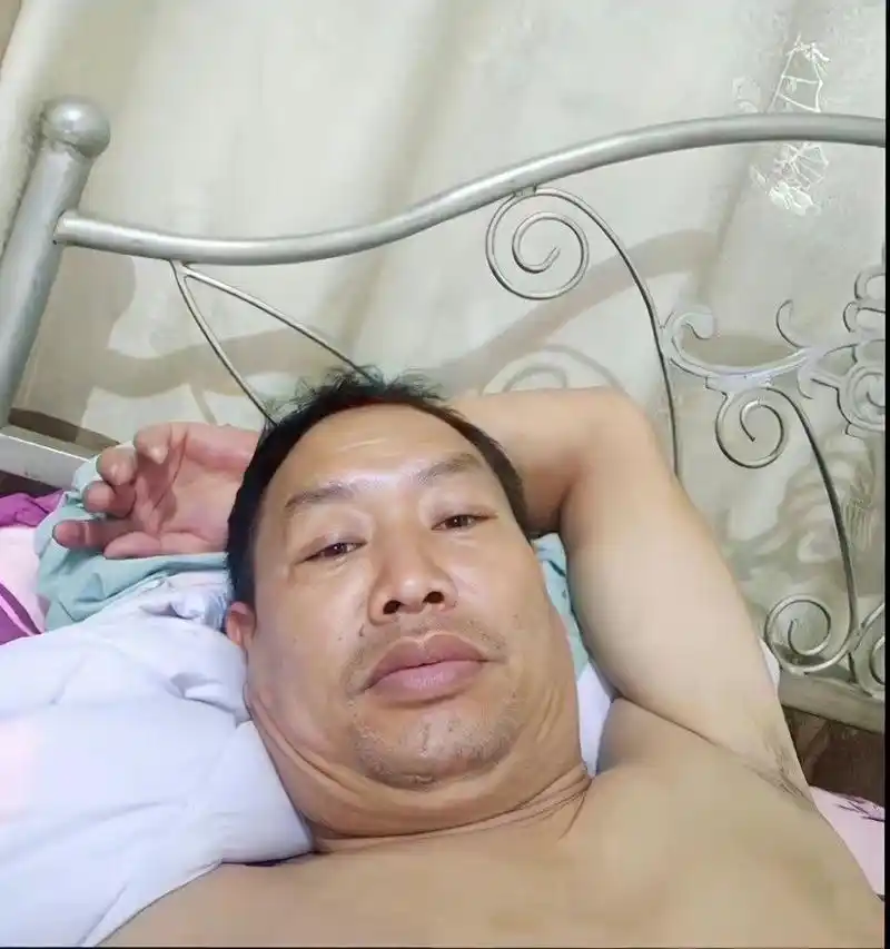 无水印|严肃点大叔的表情包笑死我了哈哈哈 严肃点大叔 表情包