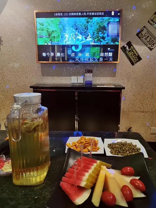 有人一个人去ktv自己包厢去唱歌嘛赶脚怎么样啦