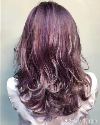 在乎发型的女生怎么会单身情人节烫个最火的微卷大波浪