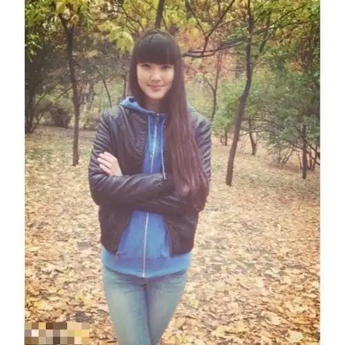 哈萨克12头身美女一夜爆红 身高182长相神似童蕾
