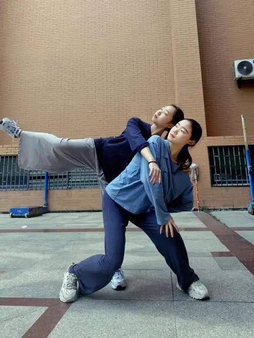 双人现代舞造型