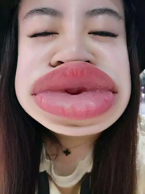 ps恶搞:求大神把我的嘴唇整的性感一点,辣眼睛!