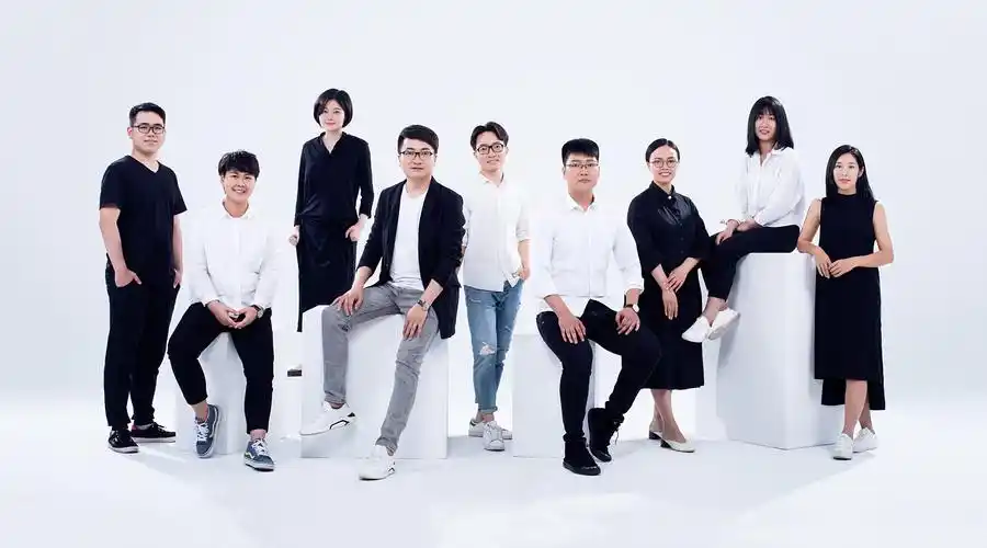 亮点 亮点 专业打造高端企业团队形象 亮点 量身定制,个性化服务方案