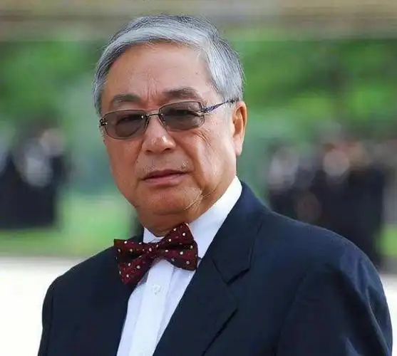 回顾曾江:三段感情,三婚娶老婆是原配闺蜜,没儿没女,87岁离世