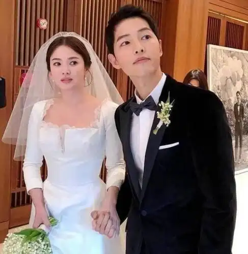 宋慧乔宋仲基因戏生情结婚不到二年离婚背后有什么样的隐情