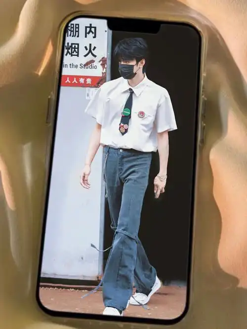 好细的腰 好小的头 好帅的脸 太鲨我了#帅哥  #刘耀文 #时代少年团