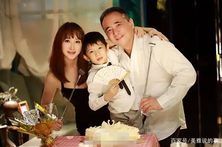 胡静为爱远嫁异国豪门老公为她割掉扁桃体与婆婆关系成谜