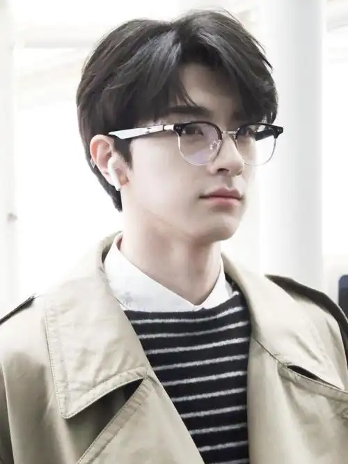 187cm林一,风衣搭配眼镜,韩剧男主角既视感!