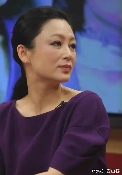 陈红靠颜值在娱乐圈行走江湖的大陆第一美女究竟有多飒