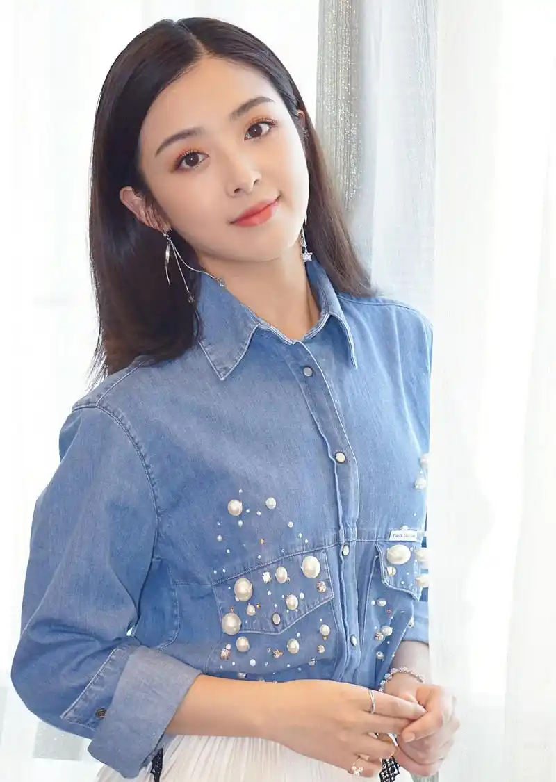 张含韵和猫咪神同步表情,网友求同款胡子!