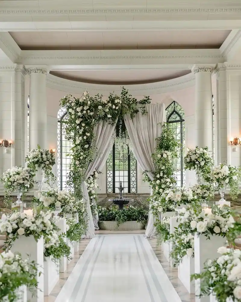 婚礼分享 | 清新绿白🌿室内礼堂婚礼.炎炎夏日,暑意渐浓～ - 抖音