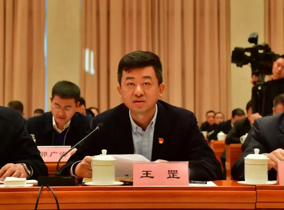 会上,企业家代表王罡,白永生,达娃次仁,尼玛扎西,管新飞,旦增罗布等