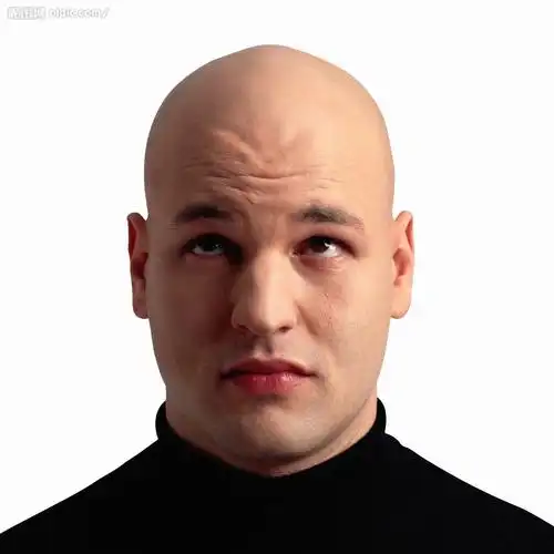 p>光头,发型一种,即头上无头发或头发极短.