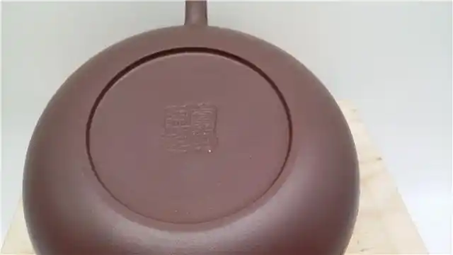 038虞军款紫砂壶一带盒