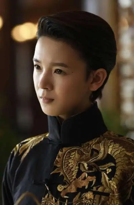 女扮男装以假乱真看这几位女演员扮相假男人脸疼不