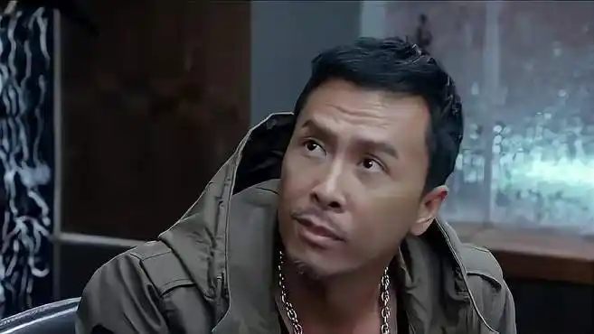 特殊身份:甄子丹喝火锅汤加白酒,这奇怪的味道,真是学不来!