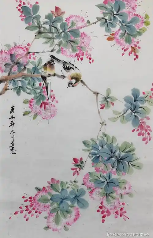 跟随著名画家王大耀老师学习工笔画,擅长工笔花鸟,人物,并兼写意花鸟