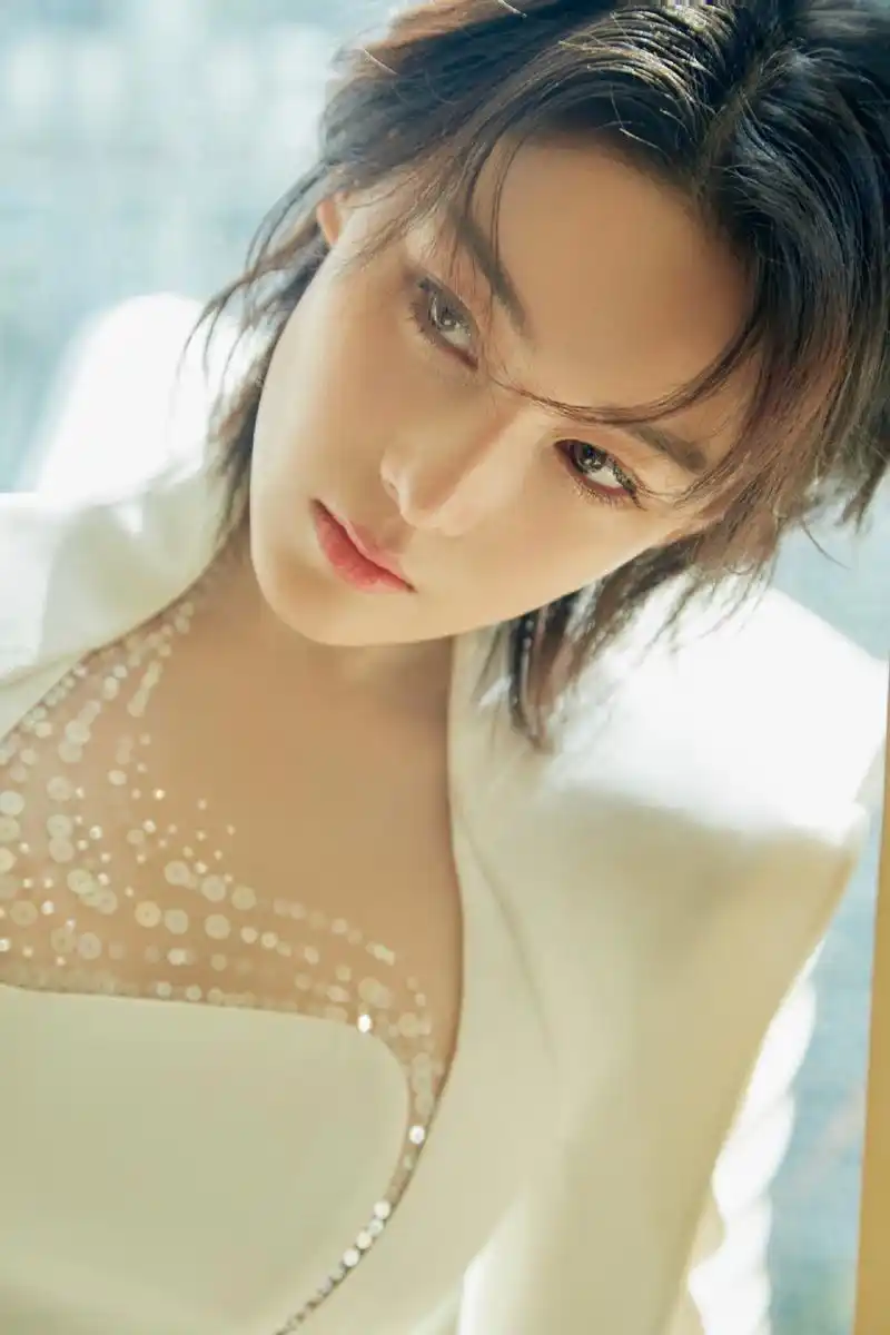 张馨予性感曼妙身姿写真图片