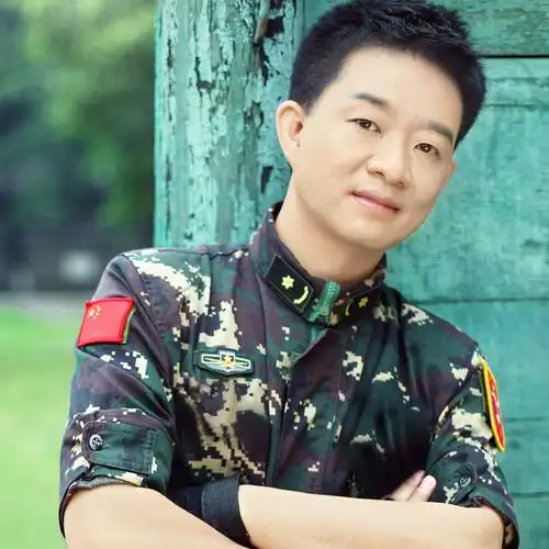 《军中绿花》原唱小曾军营民谣金曲演唱会1月4日太原开唱